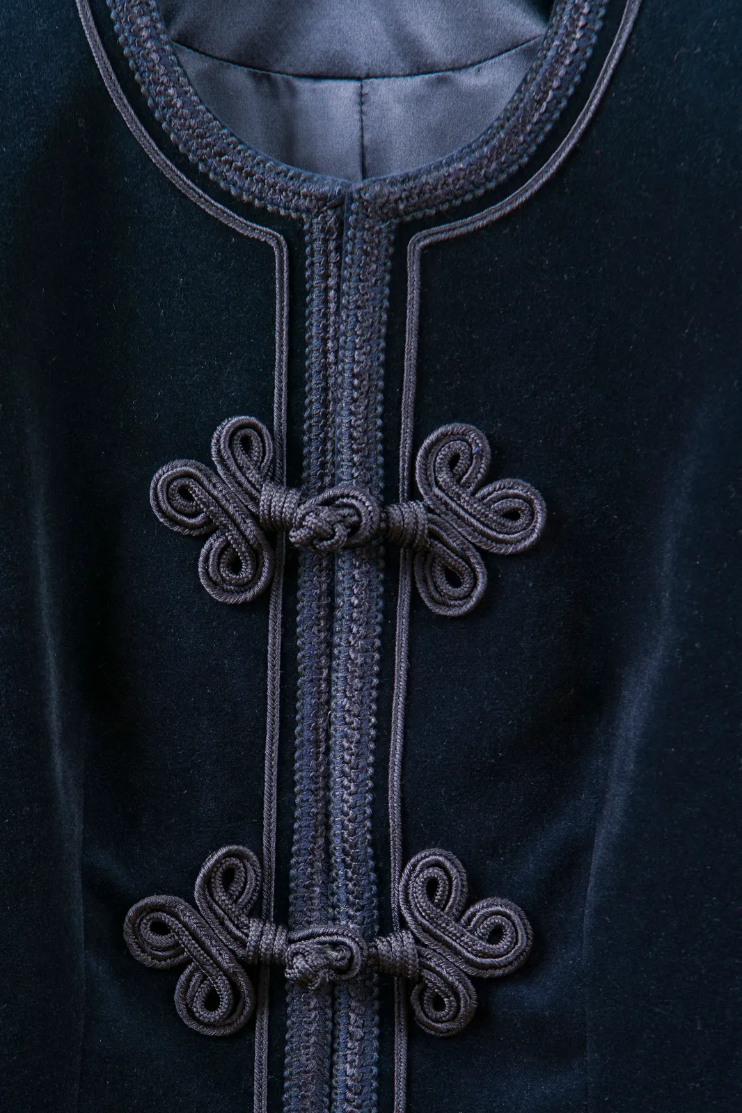 Sartorial detail G122